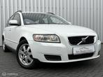 Volvo V50 2.4 Momentum | Aut | 140pk | Trekhaak | Youngtimer, Auto's, Stoelverwarming, Gebruikt, Beige, Leder en Stof
