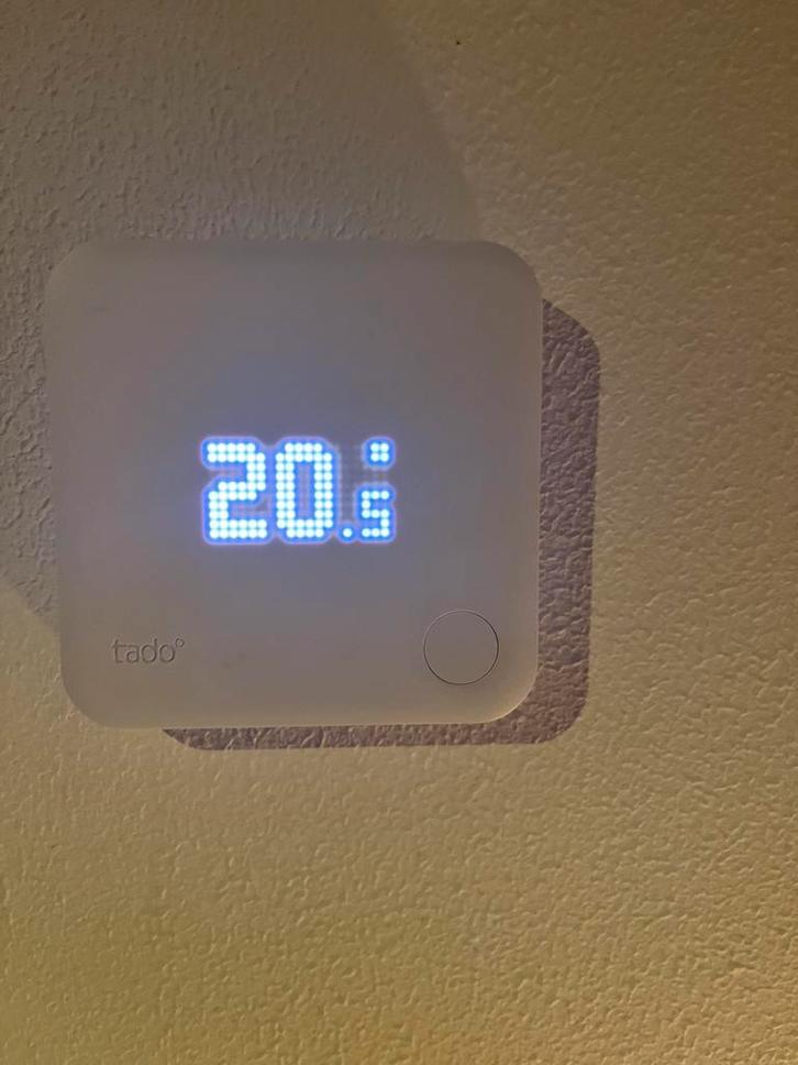 Tado radiatorknop v3+ 4 stuks, Doe-het-zelf en Verbouw, Verwarming en Radiatoren, Zo goed als nieuw, Radiator, Minder dan 30 cm