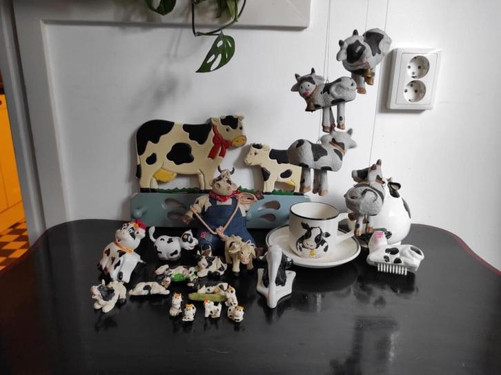 Koeienverzameling 19 dlg o.a. kapstok, mobile, spaarpot, Verzamelen, Dierenverzamelingen, Gebruikt, Beeldje of Figuurtje, Boerderijdier
