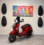 Custom vespa sprint, Fietsen en Brommers, Scooters | Vespa, Ophalen, Maximaal 45 km/u, Vespa S, Zo goed als nieuw