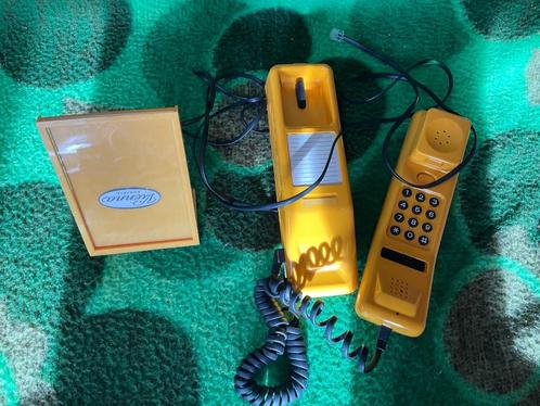 Retro wand telefoon PTT (geel, neigt naar oranje geel), Verzamelen, Retro, Huis en Inrichting, Ophalen of Verzenden