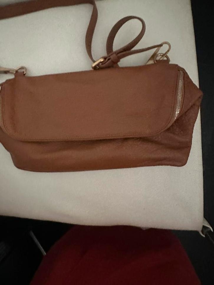 Coccinelle cognackleurige leren tas., Sieraden, Tassen en Uiterlijk, Tassen | Damestassen, Zo goed als nieuw, Schoudertasje, Bruin