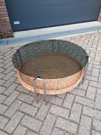 Ronde salontafel met rieten lectuurmand en rookglas blad, Huis en Inrichting, Ophalen, Gebruikt, 50 tot 100 cm, Mail