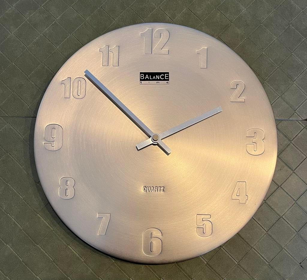 Balance time wandklok Quartz 30,5 cm doorsnede, Ophalen of Verzenden, Gebruikt, Analoog, Wandklok