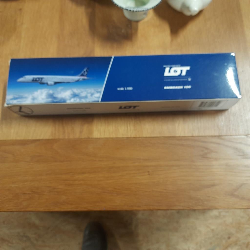 LOT Embraer 190 1:100 Modelvliegtuig - Nieuw in doos, Hobby en Vrije tijd, Ophalen of Verzenden, Nieuw