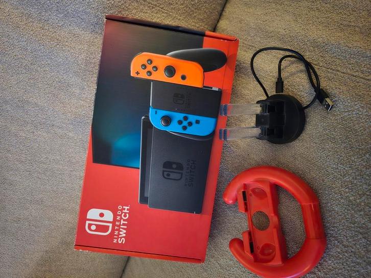 Nintendo switch v2, Spelcomputers en Games, Spelcomputers | Nintendo Switch, Zo goed als nieuw, Switch Original, Met 2 controllers