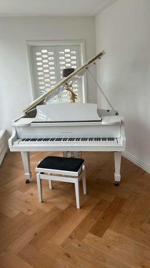 Een Samick mini vleugel, Muziek en Instrumenten, Piano's, Zo goed als nieuw, Vleugel, Wit, Hoogglans, Ophalen