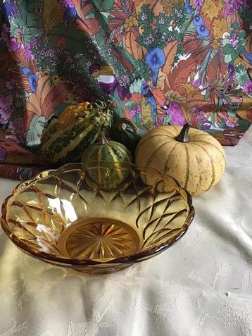 Vintage okergeel glazen schaaltje Doorsnede 16 cm beschikbaar voor biedingen