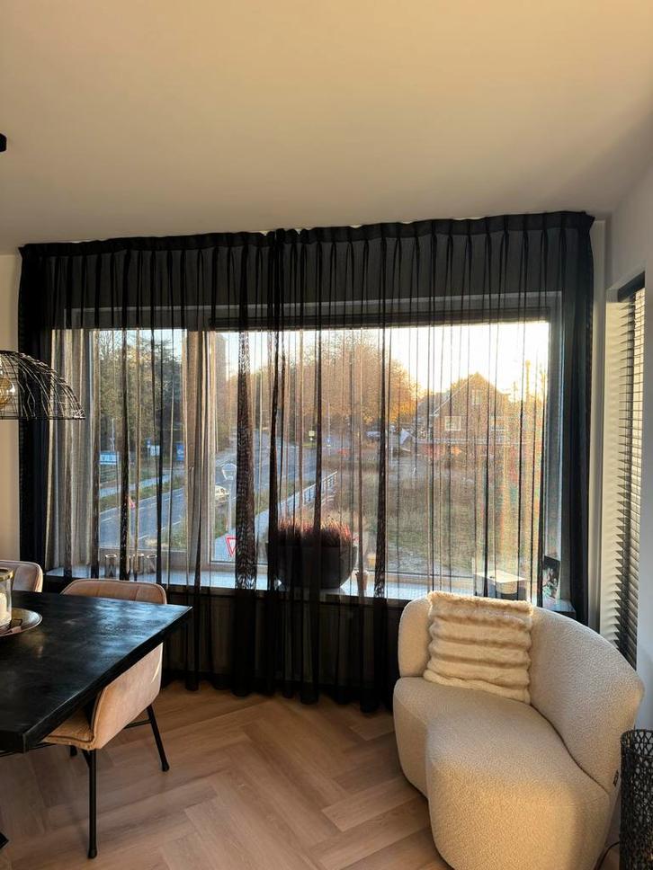Zwarte inbetween gordijnen, 360x254cm, Huis en Inrichting, Stoffering | Gordijnen en Lamellen, Zo goed als nieuw, 200 cm of meer