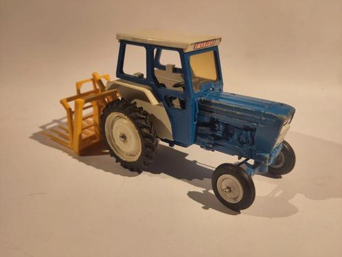 Britains Ltd Ford 5000 Tractor + Cabine + Buck Rake, Hobby en Vrije tijd, Modelauto's | 1:32, Zo goed als nieuw, Tractor of Landbouw