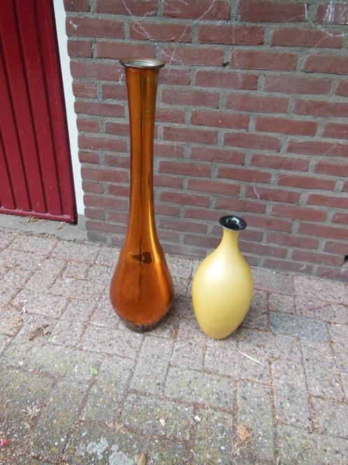 2 x VAZEN  Aparte   modellen   nostalgie, Huis en Inrichting, Woonaccessoires | Vazen, Gebruikt, Oranje, 75 cm of meer, Overige materialen