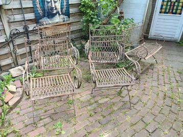 Brocante tuinstoelen en bankje beschikbaar voor biedingen