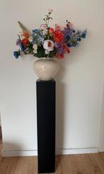 Zuil met vaas en kunstbloemen, Ophalen, Nieuw