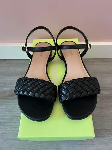 ZGAN Zwarte gevlochten dames sandalen maat 37 met doos ZGAN beschikbaar voor biedingen