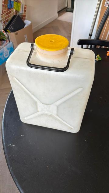 Schoon drinkwater tank voor caravan of vouwwagen beschikbaar voor biedingen