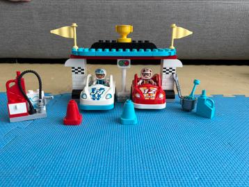 LEGO Duplo Racebaan met Auto’s en Garage 10947  – Compleet beschikbaar voor biedingen