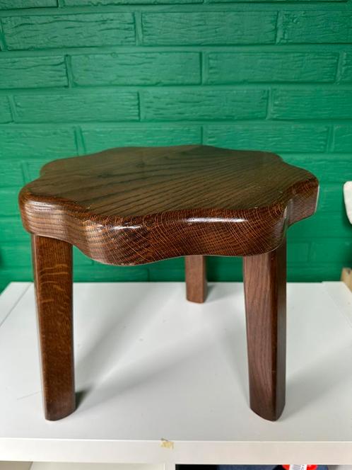 Vintage walnoten tafel met golvende rand (1950’s, Wenen), Huis en Inrichting, Tafels | Bijzettafels, Rechthoekig, Minder dan 45 cm