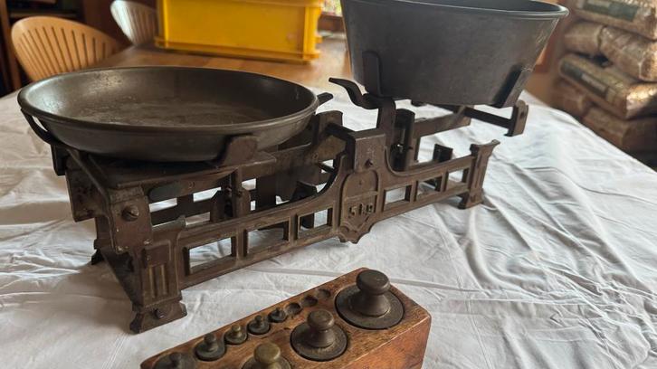 Antieke Weegschaal met bronzen Bakken, Antiek en Kunst, Antiek | Gereedschap en Instrumenten, Ophalen of Verzenden