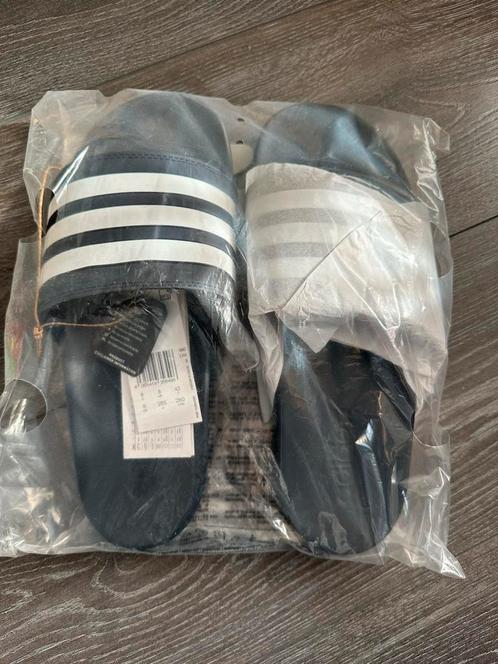 Adidas badslippers adilette comfort EU42 (correcte maat), Kleding | Heren, Schoenen, Nieuw, Slippers, Blauw, Ophalen