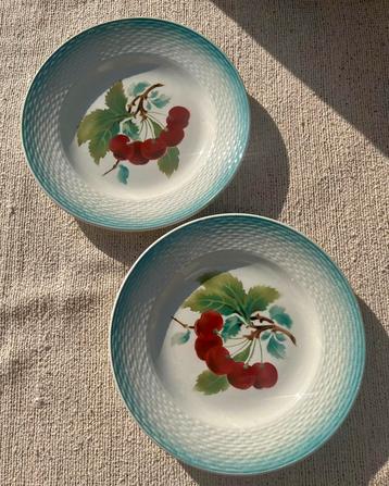 Vintage unieke ontbijtbordjes kersen blauw St Amand  beschikbaar voor biedingen