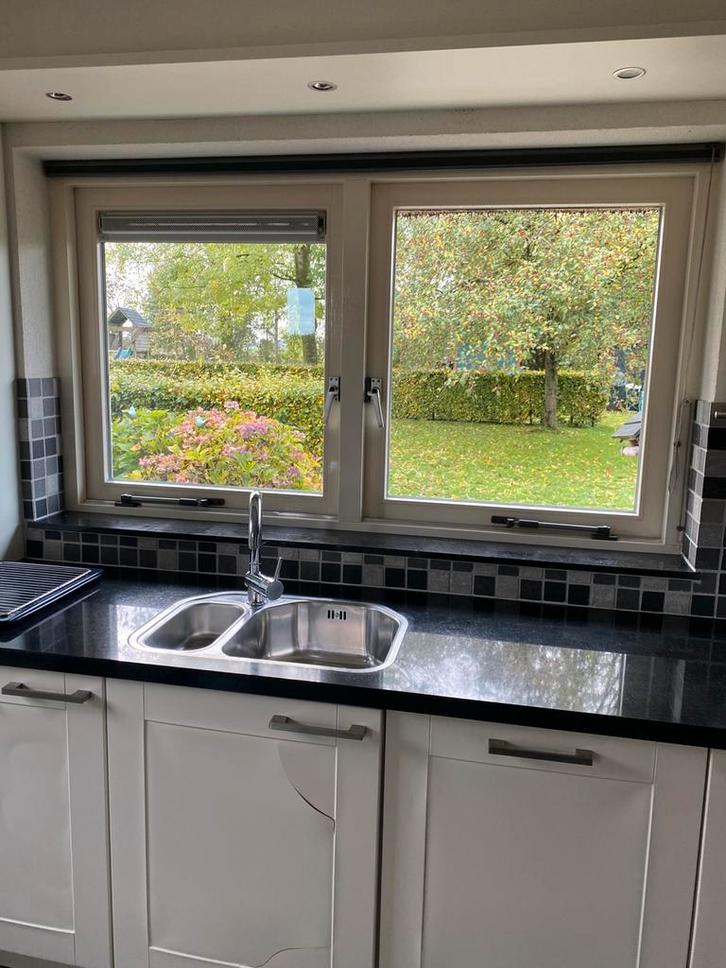 Raamkozijn met dubbele ramen, Doe-het-zelf en Verbouw, Glas en Ramen, Zo goed als nieuw, Gevelraam of Ruit, 160 cm of meer, Dubbelglas