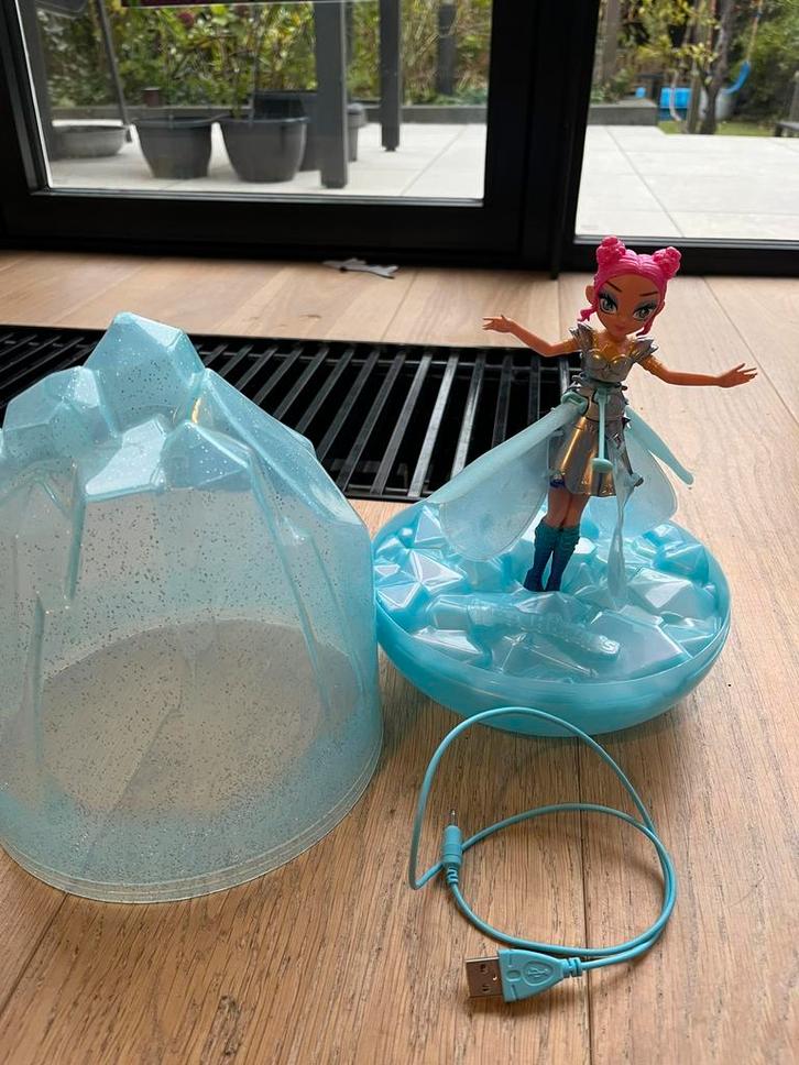 Vliegende pop Hatchimals Pixie Crystal Flyer, Kinderen en Baby's, Speelgoed | Poppen, Gebruikt, Overige typen, Ophalen of Verzenden