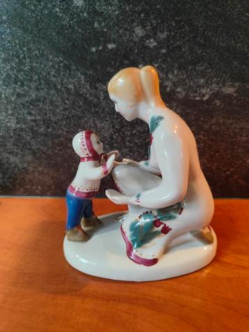 First steps USSR porceleinen beeldje  beschikbaar voor biedingen