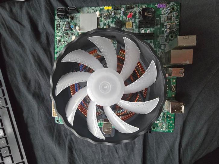 Moederbord + i5-7400 , H110H4 EM2, Computers en Software, Videokaarten, Zo goed als nieuw, Nvidia, PCI-Express 3.0, GDDR5, HDMI