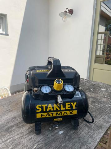 Stanley Compressor 8 bar / Makita tacker / Einhell Tacker beschikbaar voor biedingen