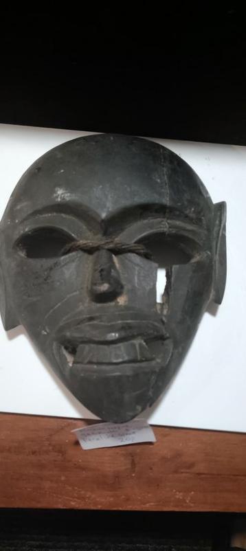 Antiek Afrikaans Masker beschikbaar voor biedingen