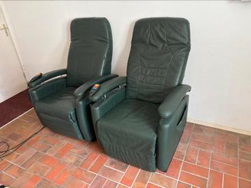 2x Fitform Vario Relaxstoelen met afstandsbediening – sta op beschikbaar voor biedingen