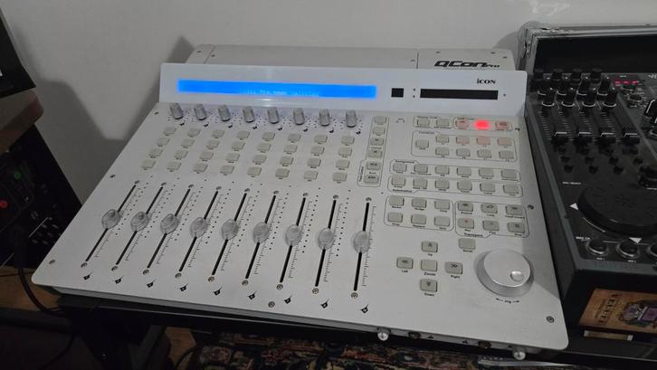 Qcon Icon Pro - Motorized Faders - MIDI, Muziek en Instrumenten, Mengpanelen, Gebruikt, Ophalen