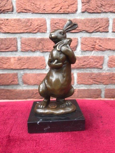 bronzen beeldje, haasje met jong, Antiek en Kunst, Kunst | Beelden en Houtsnijwerken, Ophalen of Verzenden