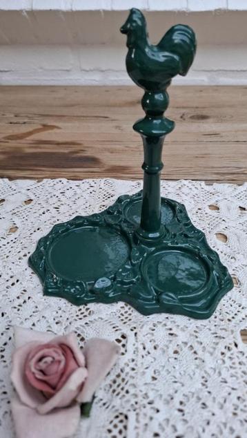 Franse groene gietijzeren houder met kip of haan beschikbaar voor biedingen