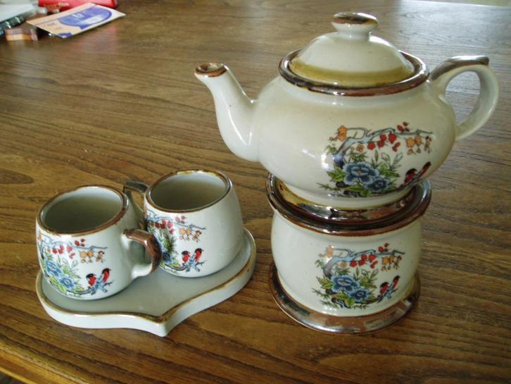 Theeservies met lovebirds, Huis en Inrichting, Keuken | Servies, Zo goed als nieuw, Kop(pen) en/of Schotel(s), Overige stijlen