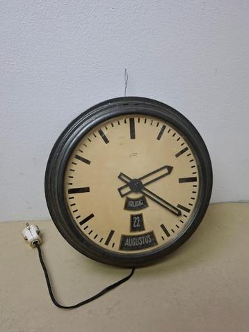Paauwe’s Patent kalender wandklok – ca. 1935/1940 beschikbaar voor biedingen