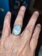 Zilveren ring met maansteen, Sieraden, Tassen en Uiterlijk, Ringen, 19 tot 20, Ophalen of Verzenden, Zo goed als nieuw, Dame of Heer