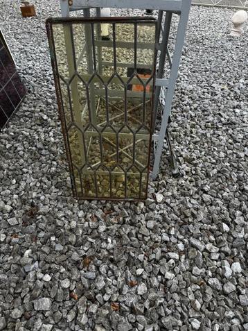 Glas in lood beschikbaar voor biedingen