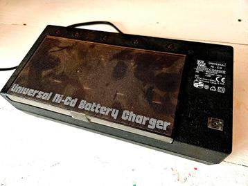 Universele Batterij Lader beschikbaar voor biedingen