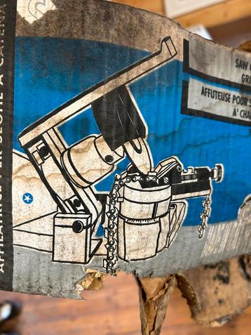 Kettingzaag slijp machine beschikbaar voor biedingen