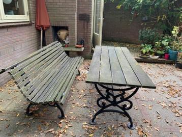Tuintafel en tuinbank beschikbaar voor biedingen