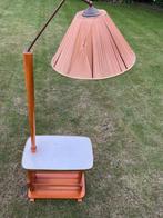 Vintage krantenbak/tafeltje met lamp !!!, Antiek en Kunst, Ophalen