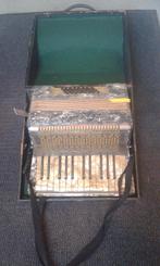 Astoria oude accordeon in koffer, Muziek en Instrumenten, Accordeons, Overige merken, Gebruikt, 32-bas, Met riemen