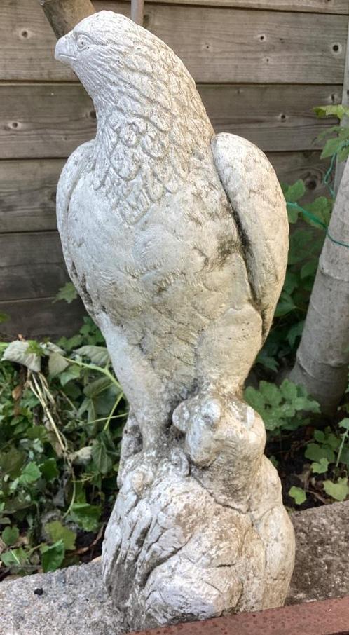 Tuinbeeld steen roofvogel havik arend valk, Tuin en Terras, Tuinbeelden, Gebruikt, Dierenbeeld, Steen, Ophalen