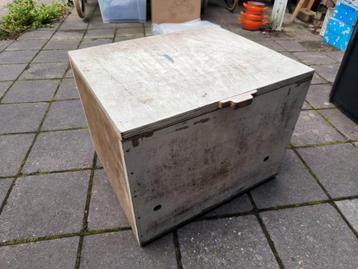 Aardappel/uien bewaarbak  beschikbaar voor biedingen