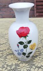 Vintage porseleinen bloemenvaas Royal KPM Bavaria met rozen, Wit, Aardewerk of Porselein, Ophalen of Verzenden, Zo goed als nieuw