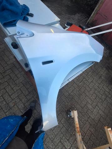 Nieuw Voorscherm Mitsubishi Space Star Rechts beschikbaar voor biedingen