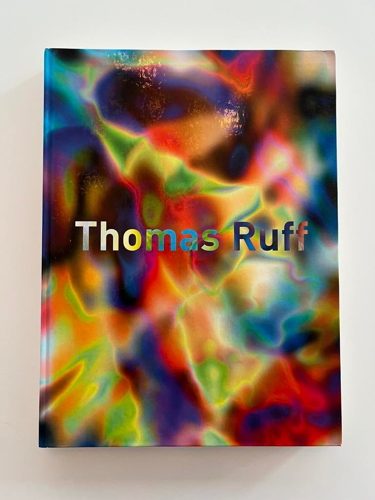 Boek Thomas Ruff. Fotografiën 1979 bis heute. Uit 2001, Ophalen of Verzenden, Zo goed als nieuw, Grafische vormgeving