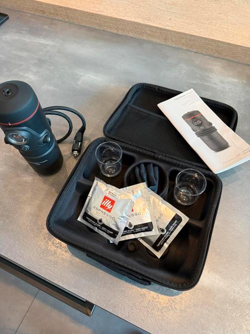 Portable audi espresso machine, Witgoed en Apparatuur, Koffiezetapparaten, Zo goed als nieuw, Koffiepads en cups, Espresso apparaat
