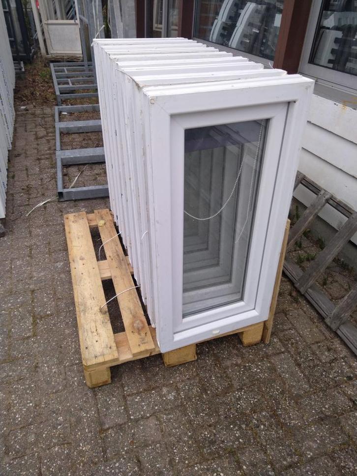 Partij kunststof draaikiep ramen, Doe-het-zelf en Verbouw, Glas en Ramen, Zo goed als nieuw, Gevelraam of Ruit, 80 tot 120 cm